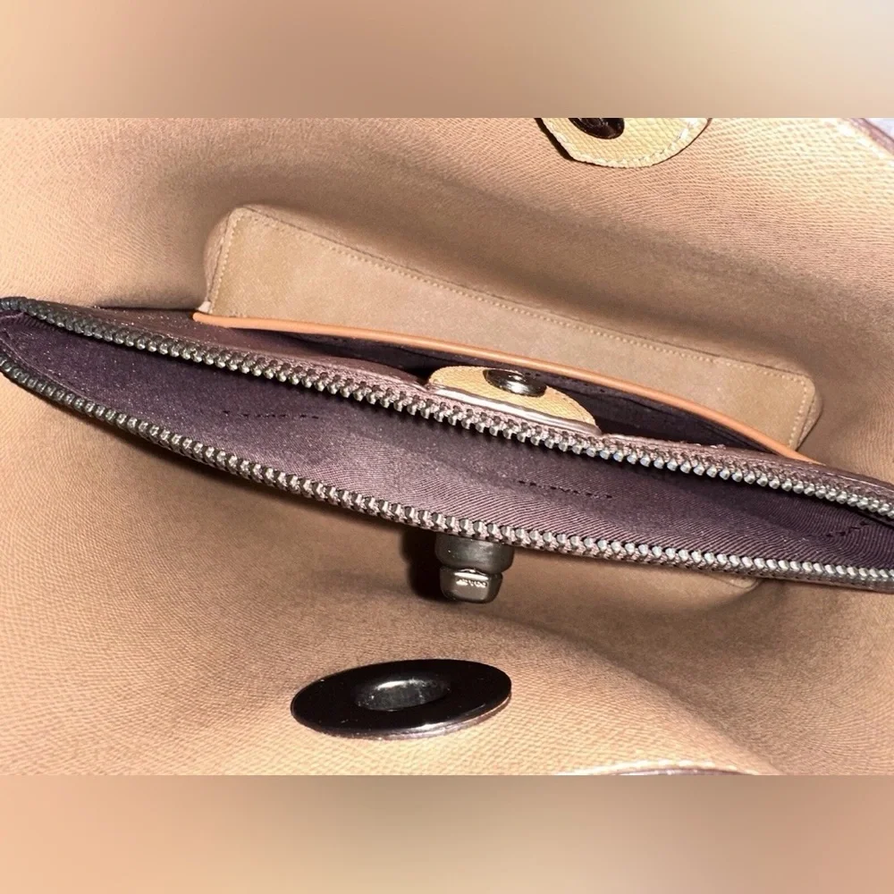 Coach Willow Shoulder Bag in Taupe EUC. - Picture 4 of 10